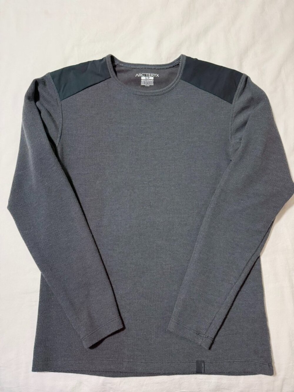 Arc’teryx Men’s Wool Blend Long Sleeve Base Layer Shirt Gray Small